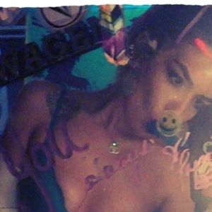 Meet your Posher, Demi